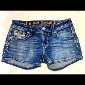 Rock Revival “Sherry” size 27 short shorts. Like new condition.